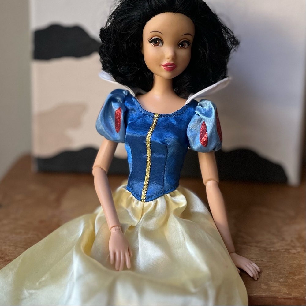 Disney princess Snow White doll
